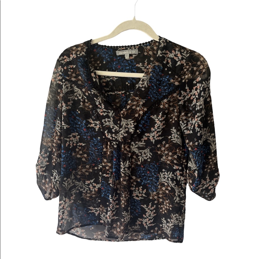 Daniel rainn- women’s- shirt- size XS.